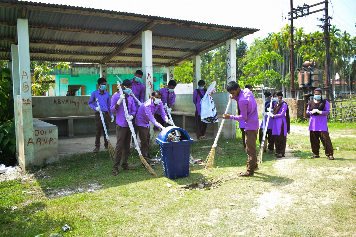 DwscPhe's tweet photo. @sbmg_assam
Trashtag challenge done at a public waiting shed near S.C.DEY COLLEGE, KALINAGAR, Hailakandi by the students of S.C.DEY College on 12-04-2019 which was organised by DWSC (PHE), HAILAKANDI Division. https://t.co/2tCvQA12Mf