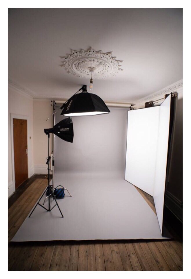 Siorna's tweet photo. DIY Day! Making ‘V Flat’ light shapers for the studio. One side white to bounce the light, one side black to absorb the light and create dramatic shadowing. https://t.co/65fXz2Yaml