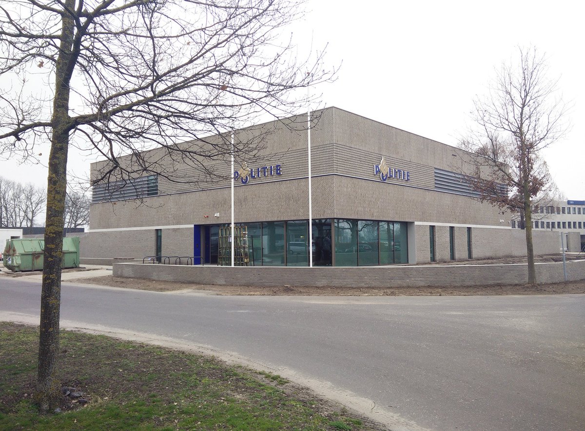 Vandaag de opening van het #duurzaam #gasloos politiebureau in @gemUden. Het ontwerp maakten we samen met Van de Laar, Nelissen en <a href="/vdheijdenbouw/">Van der Heijden</a> voor de <a href="/politie/">Politie Nederland</a>. Wij wensen het team @PolitieUden van Politie Maas &amp; Leijgraaf veel werkplezier in het nieuwe teambureau!