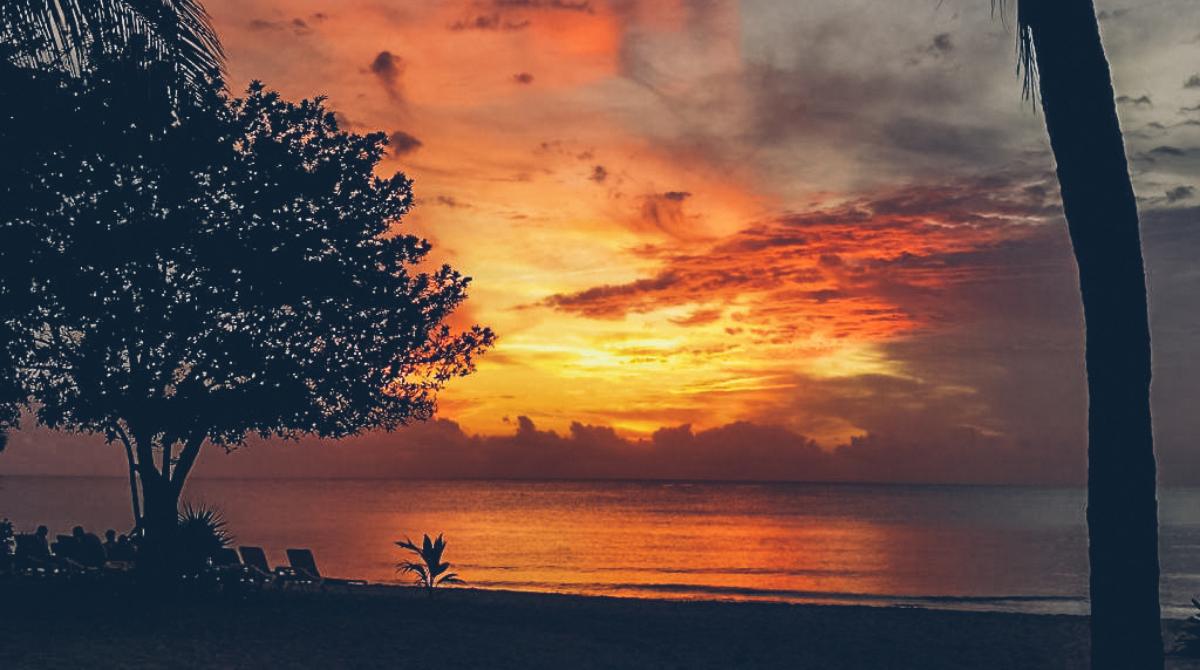 It's hard to feel anything but peaceful as you experience a charming sunset from #IberostarCozumel.
➡ bit.ly/2Z5Os1Q