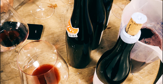 Weinskandal's tweet photo. Wir durften schon den neuen Jahrgang verkosten...
https://t.co/mkuWR75YUR
#GutOggau #HannesSchuster #ChristianTschida #ClausPreisinger #JudithBeck
#naturwein #naturalwine #rawwine #vinnaturel #vinonatural #vinvivant #nakedwine #lowinterventionwine #allnatural
#wein #wine #vin https://t.co/paFVJDzT4i