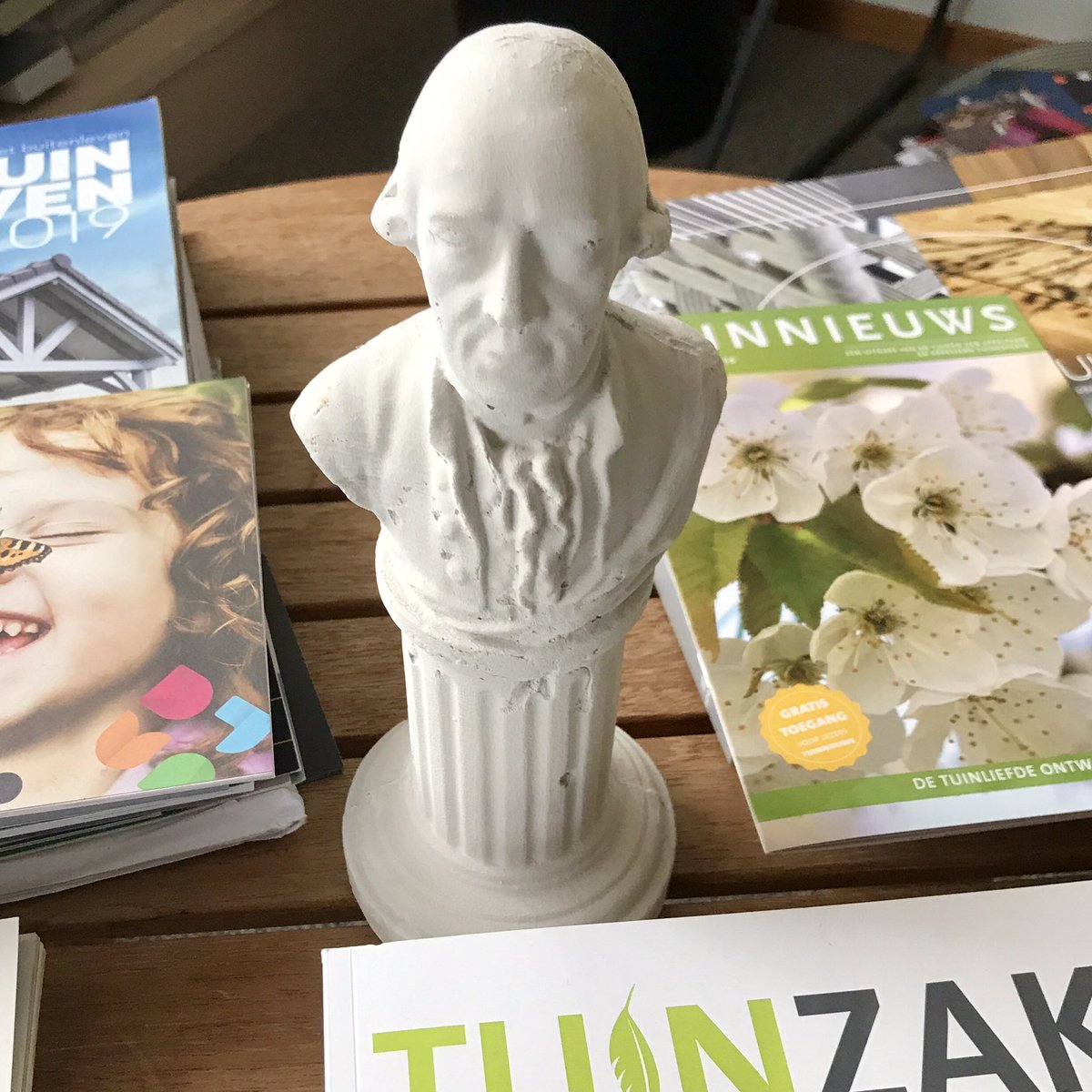 BenvanOoijen's tweet photo. Vandaag 1e beeldje van Johan Derk van der Capellen tot den Pol ontvangen. Wij gaan in ons park ook met deze beroemde historische inwoner van Appeltern aan de slag. Hij wordt beschouwd als de grondlegger van onze democratie.
Kan niet wachten op de musical! https://t.co/XEgywKhmAI
