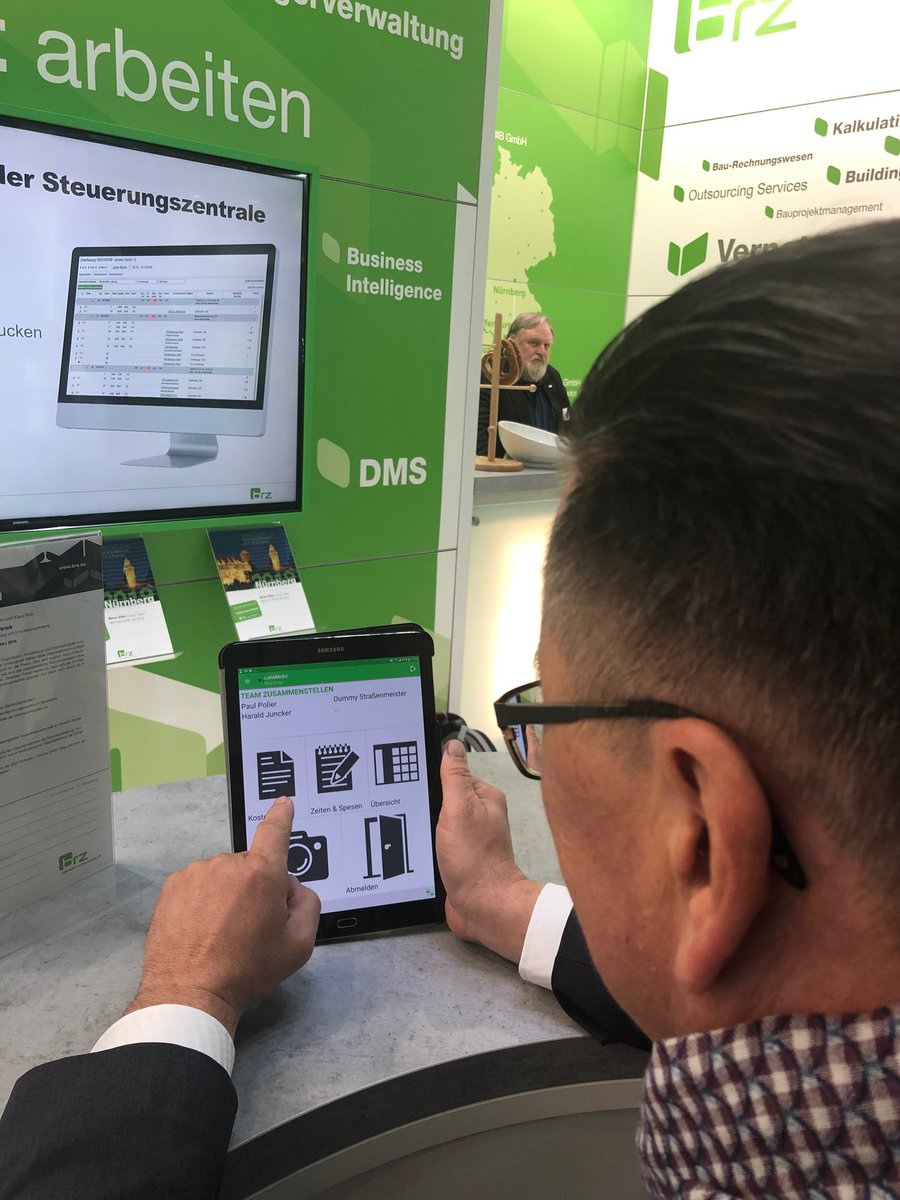 BeatHoffmann's tweet photo. Vorführung der #BRZ mobilen Zeiterfassung auf der #Bauma19 https://t.co/EEluQ9dD1X