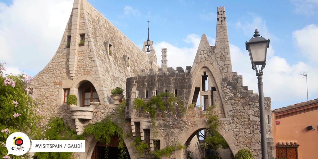 SpanjeNederland's tweet photo. Gaudí ➡️ Ze zeggen dat hij een van de meest wonderbaarlijke experts in zijn discipline was. 
#Spanje #VisitSpain #SpainArt #Gaudí https://t.co/Y19Tvq1c8b