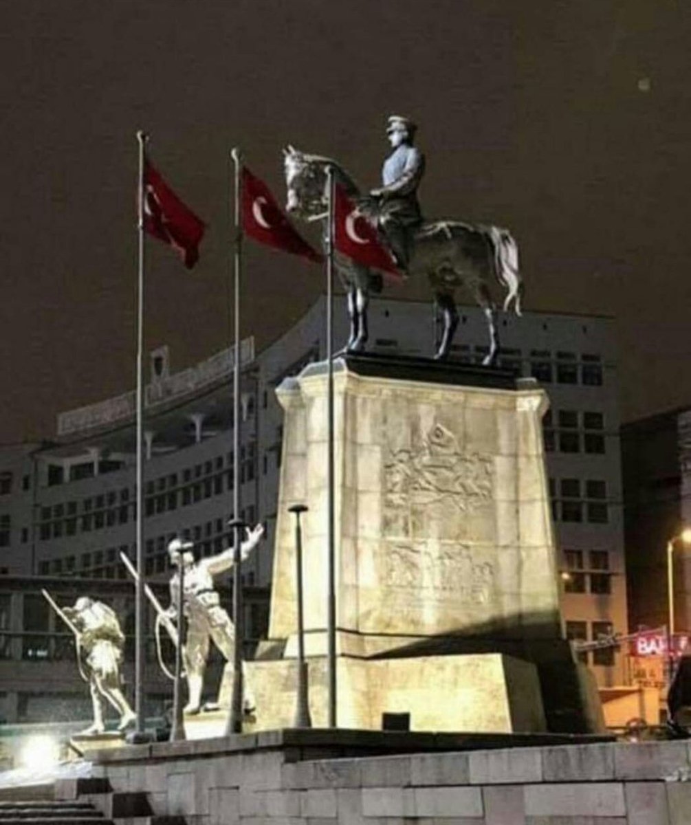 Fundakkus's tweet photo. Ne Güzeldir
Dört gözle beklediğiniz bir haberin gelmesi
Yağmurdan sonra, açan güneş
Sabah uyanıp o gün tatil olduğunu hatırlamak.
Soğuktan titrerken elinize tutuşturulan bir bardak çay
Ne güzelmiş ÖZGÜR olmak.
Ne güzel seni sevmek... https://t.co/9VJjO2hSG6