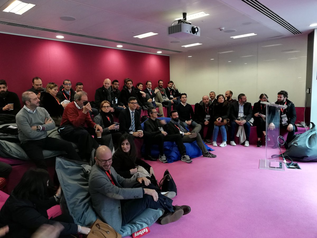 smaunotes's tweet photo. Ready for the second stop of our tour of innovation places of #London. Thank you to @WayraUK for the presentation! https://t.co/39y67xj50n