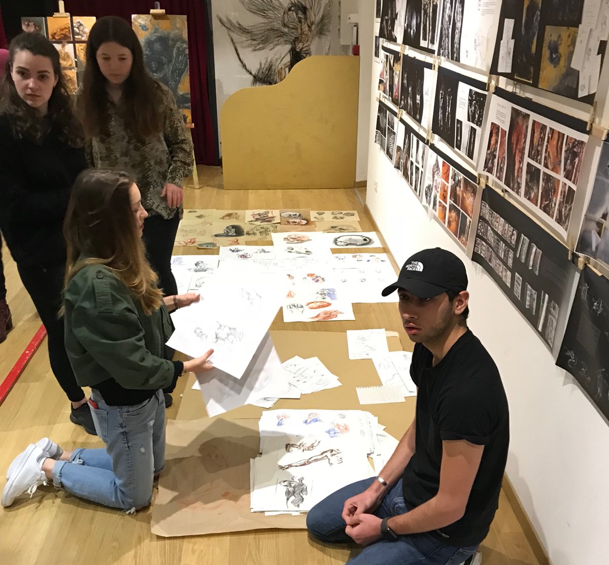 CaapCpes's tweet photo. Work in progress 💪💪

Rendez-vous dans quelques heures !!
👉 vendredi 12 avril à partir de 18h à Scenina 

#cpescaapsartene #arts #design #expo #vernissage https://t.co/tib1uzDwrp