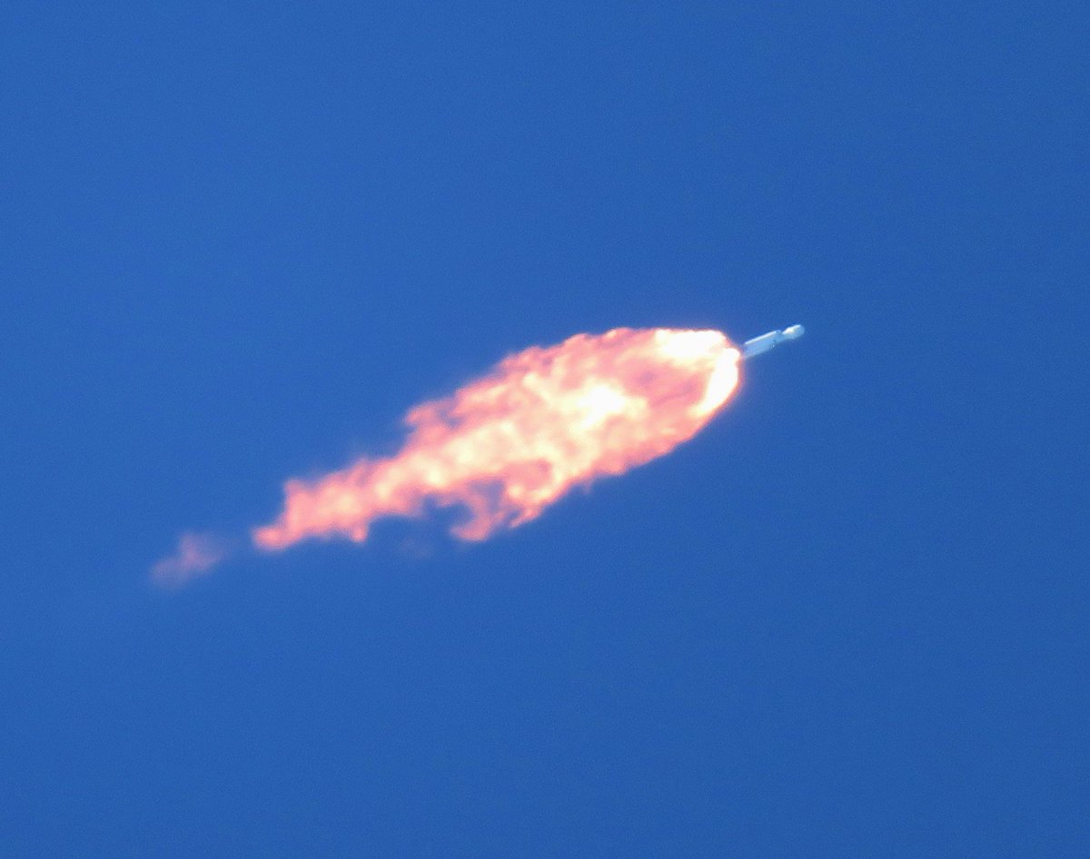 FLSpacePort's tweet image. #Florida🌴 #SpaceX #FalconHeavyLaunch 🚀#CCAFS #KSC 11APR2019
Burning towards #MECO..🥳
#Photography #MyShots
@TroyNews6