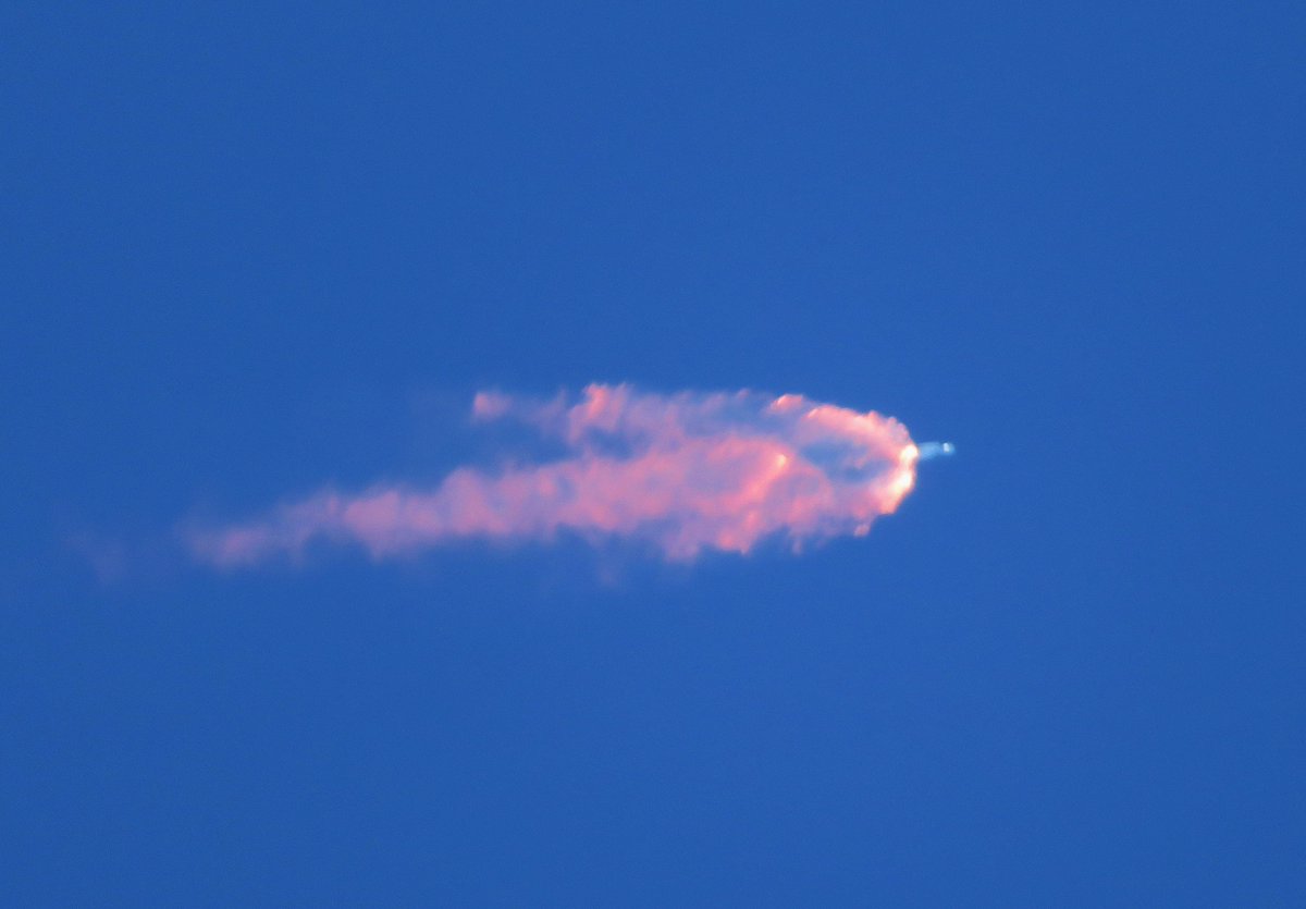 FLSpacePort's tweet image. #Florida🌴 #SpaceX #FalconHeavyLaunch 🚀#CCAFS #KSC 11APR2019
Burning towards #MECO..🥳
#Photography #MyShots
@TroyNews6