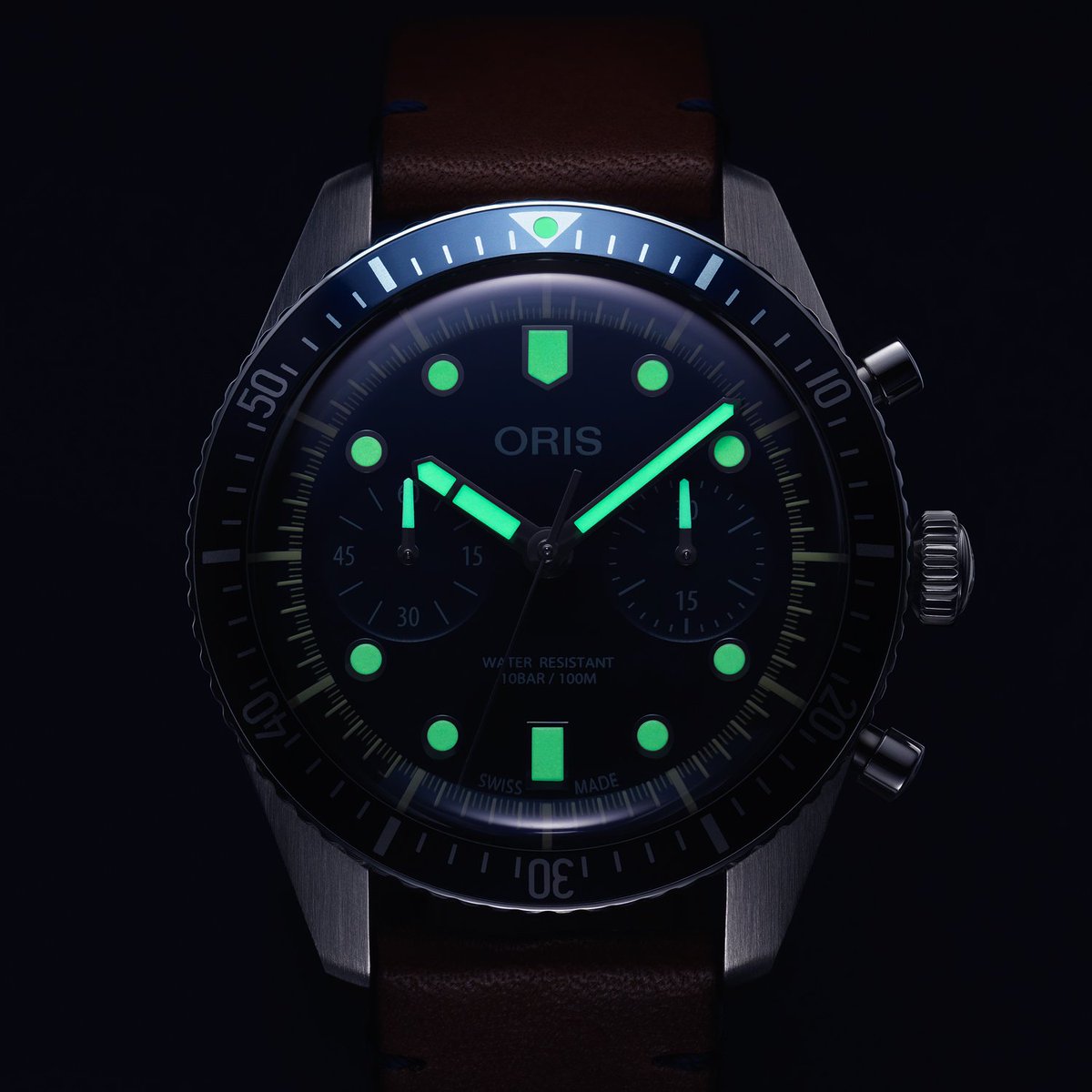 #Horlogerie - <a href="/oriswatches/">Oris SA</a> présente sa "Divers Sixty-Five Chronograph" dans une version @buchererparis - #BuchererBlueEditions en acier inoxydable, 43 mm, mouvement automatique (3'900€) #Bucherer - #BuchererUhren - #Uhrenliebhaber - #Oris - #GoYourOwnWay - #WantIt ---