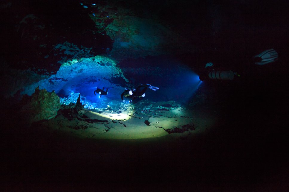 Come to the Dominican Republic.

We have the DuDu Lagoon - the ONLY natural pool in the world that is connected to another - underwater, through a tunnel and a cave.

You can:

swim in it,

kayak on it.

jump into it, and

scuba dive to the bottom of it.

#MothersDay #RETWEEET