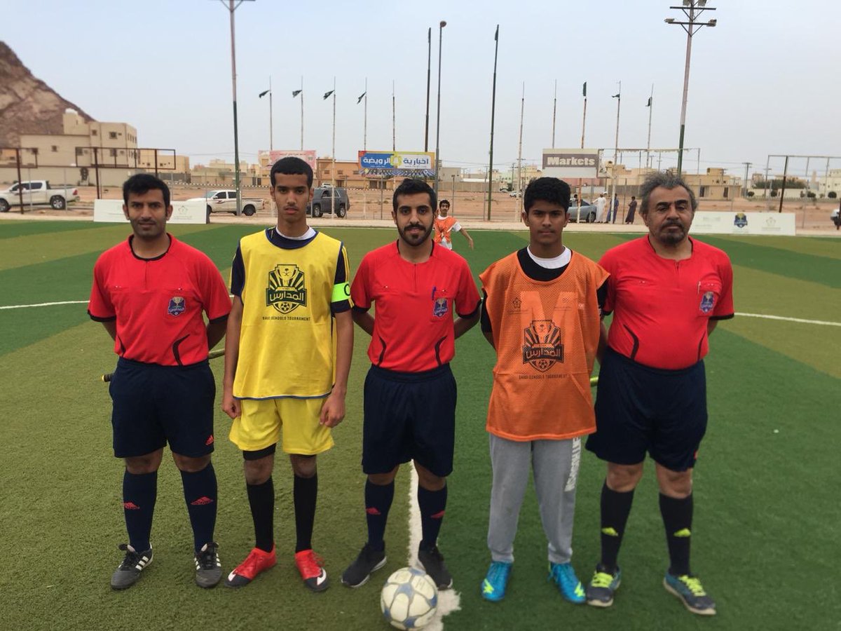 تأهل فريق متوسطة طحي المطعم بنجوم مدارس #تعليم_القويعية لدور 8 من البطولة العامة لإدارات التعليم ل #دوري_المدارس بعد تغلبه على فريق متوسطة عبدالرحمن الداخل من #تعليم_عفيف  ( ٣ - صفر ) بحضور مدير مكتب التعليم بالرويضة ورئيس قسم النشاط الطلابي اقيمة المباراة على ملعب نادي الرويضة