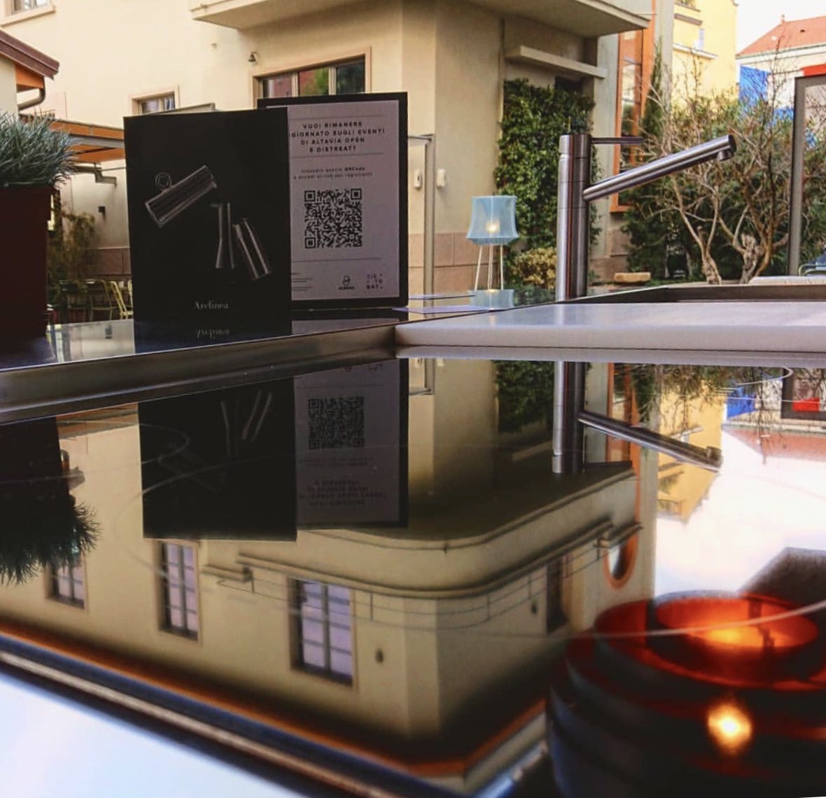 AltaviaItalia's tweet image. #Altavia si illumina per Fili Conduttori, 2° appuntamento per il nostro #fuorisalone, con la #degustazione dei preziosi Filindeu e dei vini Argiolas. Vi aspettiamo stasera, dalle 19 alle 21!
La #mostra di #arte &amp;amp; #design è sempre aperta, fino a domani, dalle 10 alle 22.