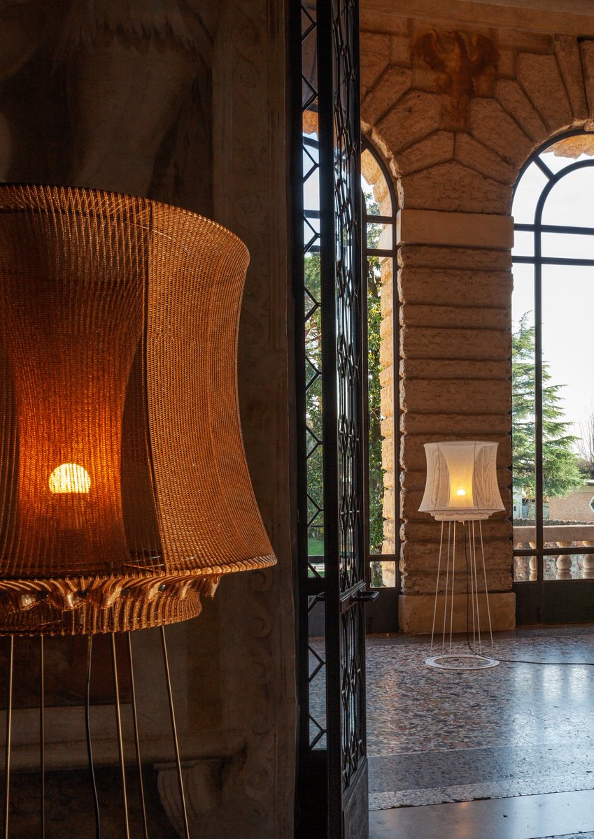 AltaviaItalia's tweet image. #Altavia si illumina per Fili Conduttori, 2° appuntamento per il nostro #fuorisalone, con la #degustazione dei preziosi Filindeu e dei vini Argiolas. Vi aspettiamo stasera, dalle 19 alle 21!
La #mostra di #arte &amp;amp; #design è sempre aperta, fino a domani, dalle 10 alle 22.