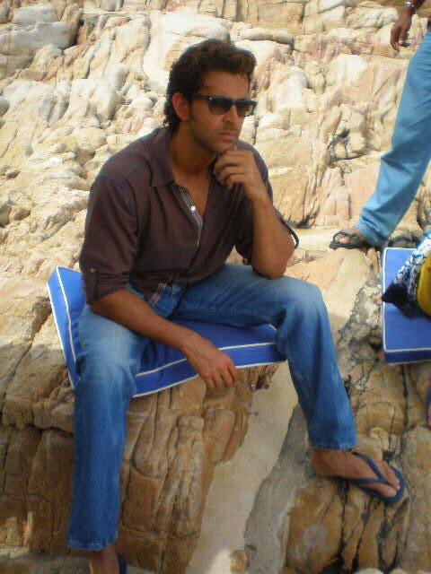 violet72432696's tweet photo. BTS ZNMD 💓🍁 Hrithik Roshan 💛 https://t.co/mFtBYuFPLv
