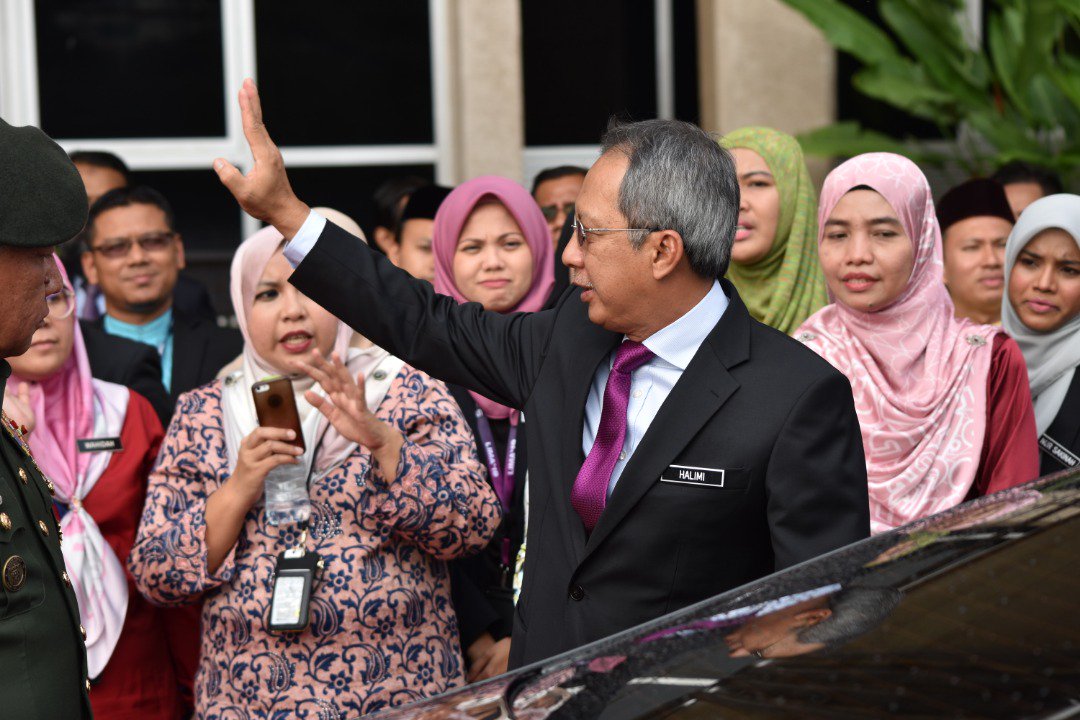 Hari terakhir Dato' Sri <a href="/HalimiAbdManaf/">Halimi Abd Manaf</a> sebagai KSU <a href="/MINDEFMalaysia/">MINDEF Malaysia</a>. Seluruh warga TUDM mengucapkan selamat bersara dan terus maju jaya dalam apa jua lapangan yang diceburi selepas ini.