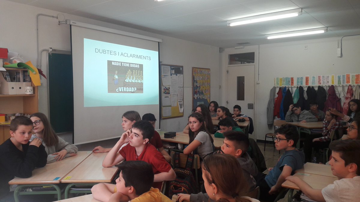 escolabetulia's tweet photo. La Míriam i la Marina, dues infermeres del CAP Progrés, han fet una xerrada a les noies i els nois de 1r d'ESO sobre el tabac , els "vapers" (cigarreta electrònica) i els seus efectes. Els ha interessat molt! https://t.co/qCo1W3hrfZ