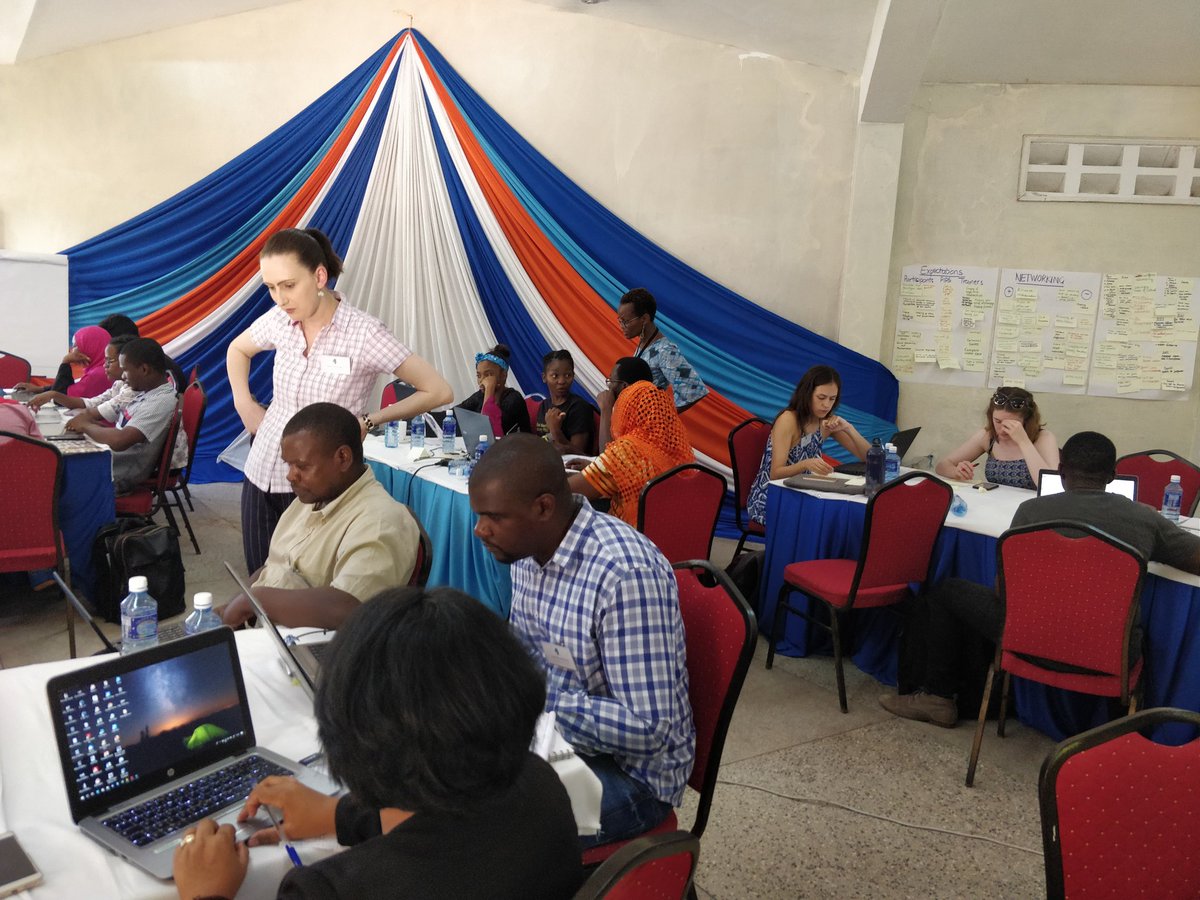 DannyJamesWard's tweet image. A day of learning #pathogenomics at #AfriPlantSci19 with @Saunders_Lab &amp;amp; @steuernb

Students are getting hands-on experience with computational analysis of field #disease/#pathogen #research data.

First up, using #Linux command line for #bioinformatics

318/365 #365DaysOfScience