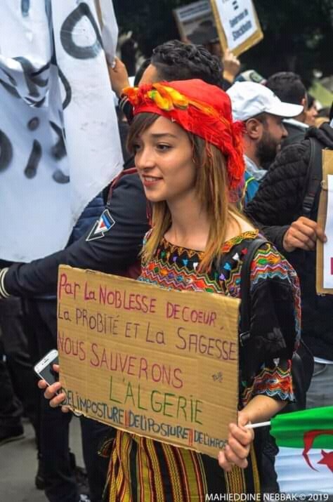 _bBrek_____'s tweet image. Après  trois ans en France sans papiers , Lund prochain j rentre au pays , Nikkkk ça mère la misère j'épouse cette fille je m'installe en Algérie , adieu Macro fdp j'espère que les gilets jaunes te brûlèrent vif , j'ai beaucoup souffert  😭😭