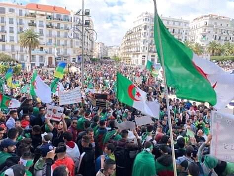 _bBrek_____'s tweet image. Après  trois ans en France sans papiers , Lund prochain j rentre au pays , Nikkkk ça mère la misère j'épouse cette fille je m'installe en Algérie , adieu Macro fdp j'espère que les gilets jaunes te brûlèrent vif , j'ai beaucoup souffert  😭😭