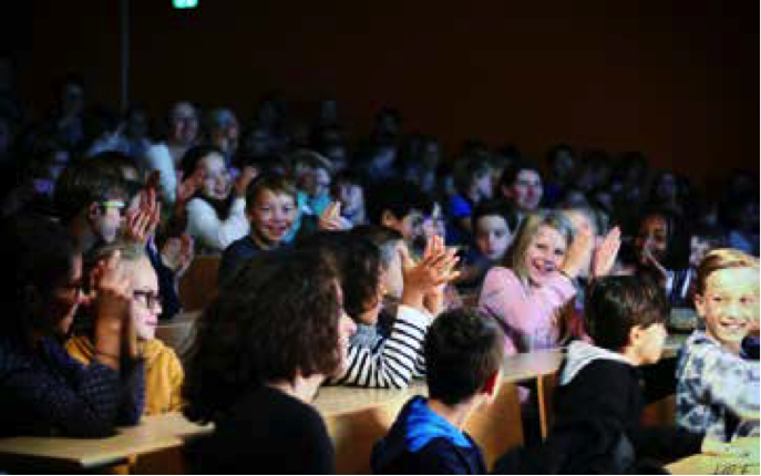 courtmetrange's tweet photo. #CourtMetrange invite les responsables d'établissements scolaires, enseignants et assistants d'éducation à un apéritif pour venir découvrir l'offre pédagogique du festival, le 30 avril à 19H aux @archives35 #Rennes #Scolaire https://t.co/gqHt94hdEK