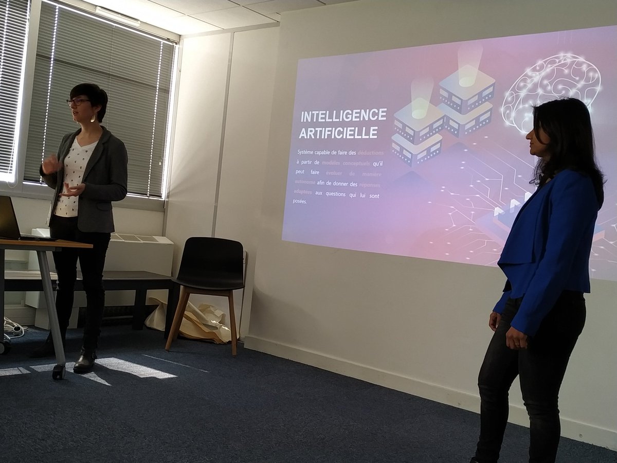 DGDRTweet's tweet photo. #Grenoble #Viseo En direct du #VTAH sur les #Chatbot avec @MarjorieDelrieu et Namrata Patel https://t.co/HEQHDDsr5c