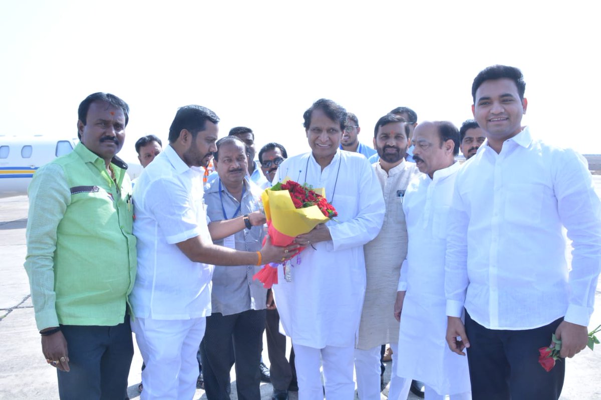 sureshpprabhu's tweet image. सोलापूरच्या उद्योग क्षेत्राला मजबूत करण्याचे काम सरकार करीत असून पुढील  काळात ते काम अधिक जोमाने करनार आहे. #ModiForNewIndia @BJP4Maharashtra  #PhirEkBaarModiSarkar #ModiHiAayega