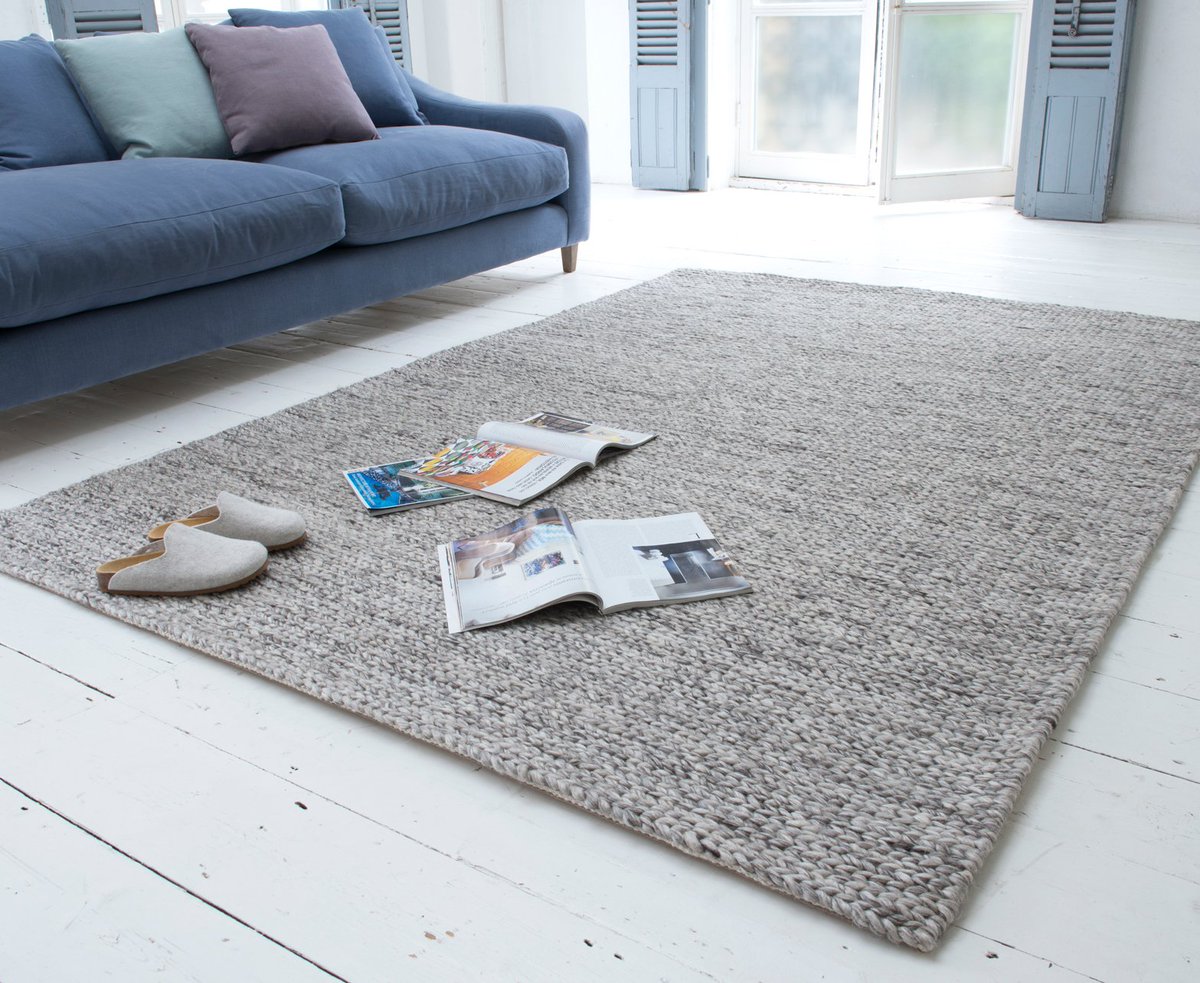RugsBeyond's tweet photo. Our chunky #knit_rugs are made from 100%  wool and are plush. The classic #knit design is flawless and is excellent as an accent piece in your room.Feel free to contact us or visit a website: https://t.co/izbEwwE7gZ https://t.co/Y4jqTniE29