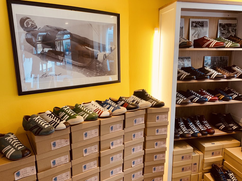 kilgallontom1's tweet photo. My #hampstead #popuo is open all through April. Exclusive U.K. stockist of Zeha classic retro sports shoes.
See link in bio.
#classic #luxury #vintage #sports #fashion #CelebrationOfNipseyHussle https://t.co/WGbCPW2fiO