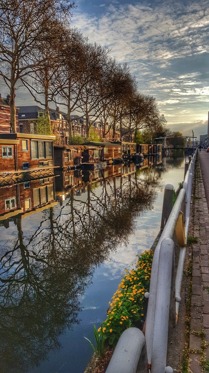 jolanda_out's tweet photo. #Utrecht #lombok #Reflections #trees #clouds #houseboats https://t.co/F5kvxNwTKF