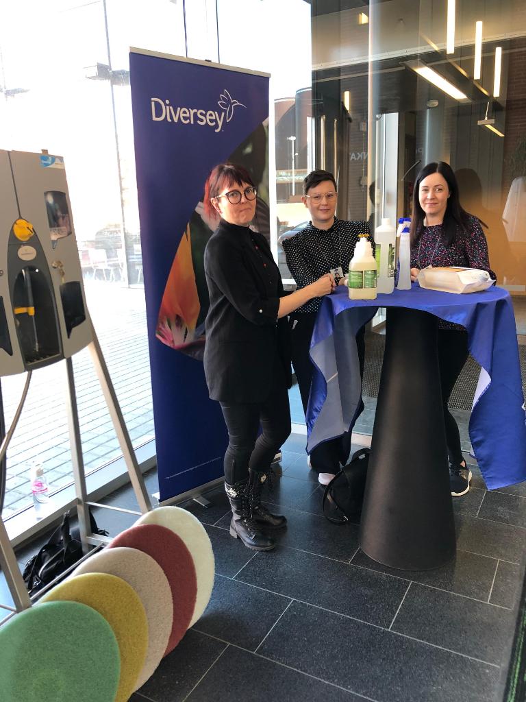 Olemme viettäneet tällä viikolla #GREENWEEK'iä, joka huipentui tänään Ympäristötoriin. Asiantuntijamme saivat tärkeitä vinkkejä ympäristöystävällisyyteen liittyen. Kiitos <a href="/Coor_Finland/">Coor Suomi</a>, Hope ry, <a href="/hsy_fi/">HSY</a>, <a href="/lassilatikanoja/">Lassila & Tikanoja</a>, My Lunch, @SpondaOyj, <a href="/WWFSuomi/">WWF Suomi</a> ja <a href="/YeplySuomi/">Yeply Suomi</a>!