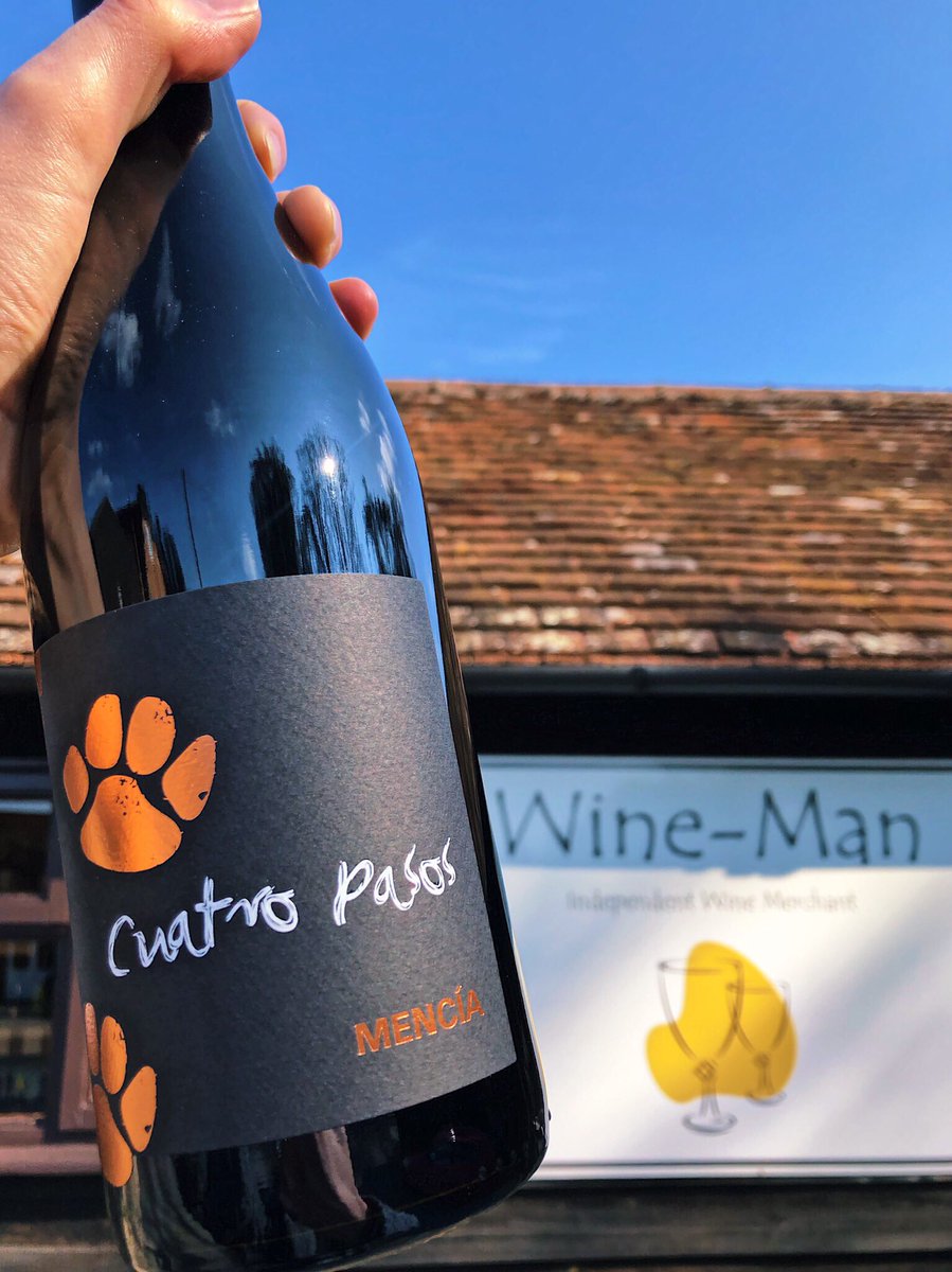 Mencía 2016 <a href="/CuatroPasos/">Cuatro Pasos</a> Made from #Mencía &amp; grown in the mountains of Bierzo. A light bodied red with fresh red cherry &amp; plum fruits &amp; can be served chilled in the summer. Sustainable wine making &amp; with low intervention, on offer £10.50 (normal price £11.99)🍷
#wine #winetime