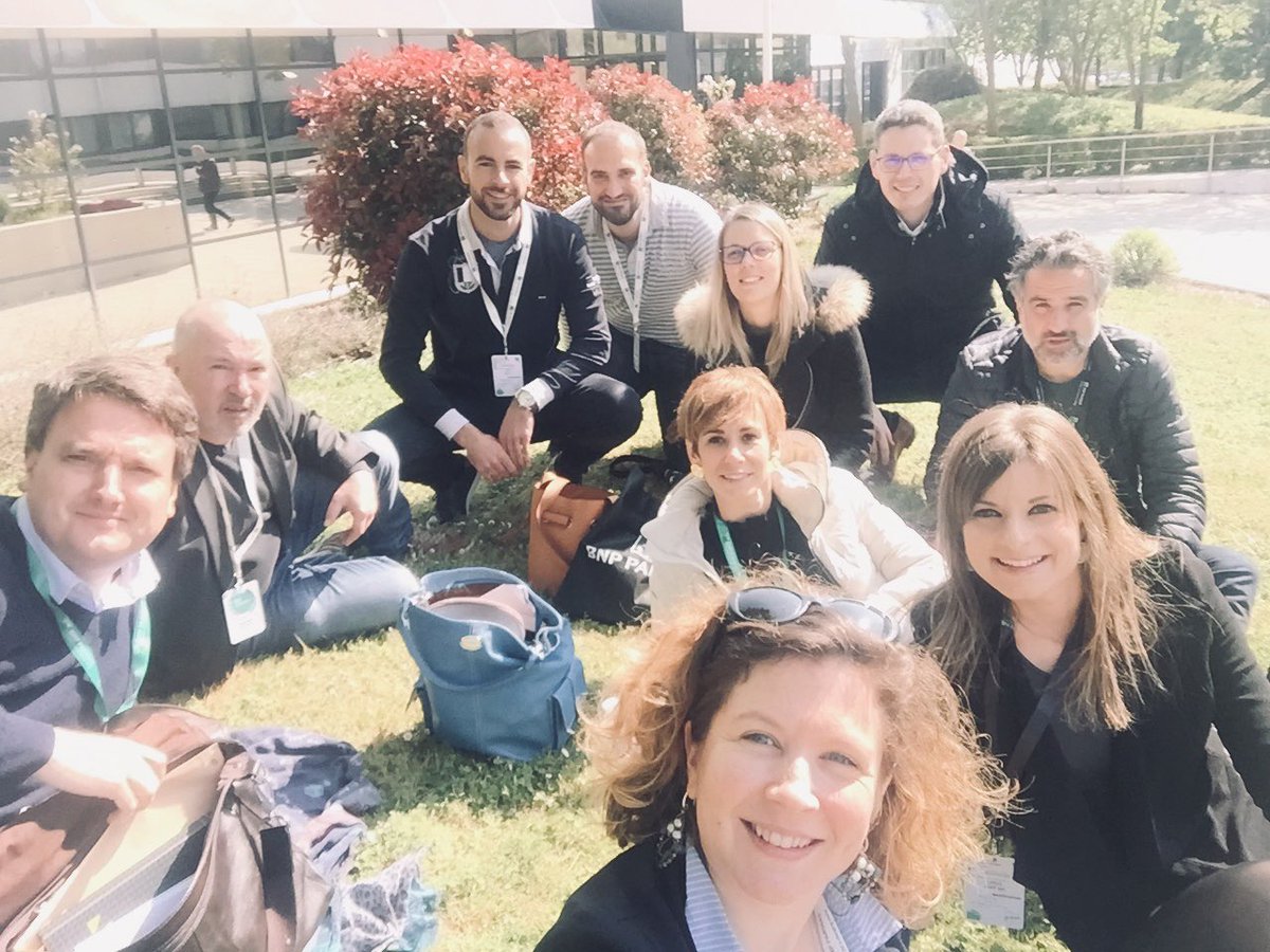 villemejaneelo's tweet photo. Séance de co working en plein air✌️  
#PretAReleverLeChallenge
#WeAreNA #pitch #outofthebox
#Béarn https://t.co/ozRYm7MWEg