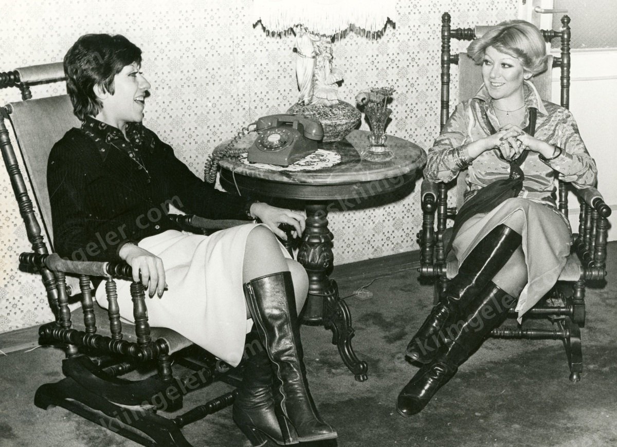 Ayşen Gruda, kardeşi Ayben Erman’la sohbette
eskiimgeler.com/%C3%9Cr%C3%BCn…
#AysenGruda #80liYillar #HaftaninSesi #Sahne #SiyahBeyaz #Fotograf