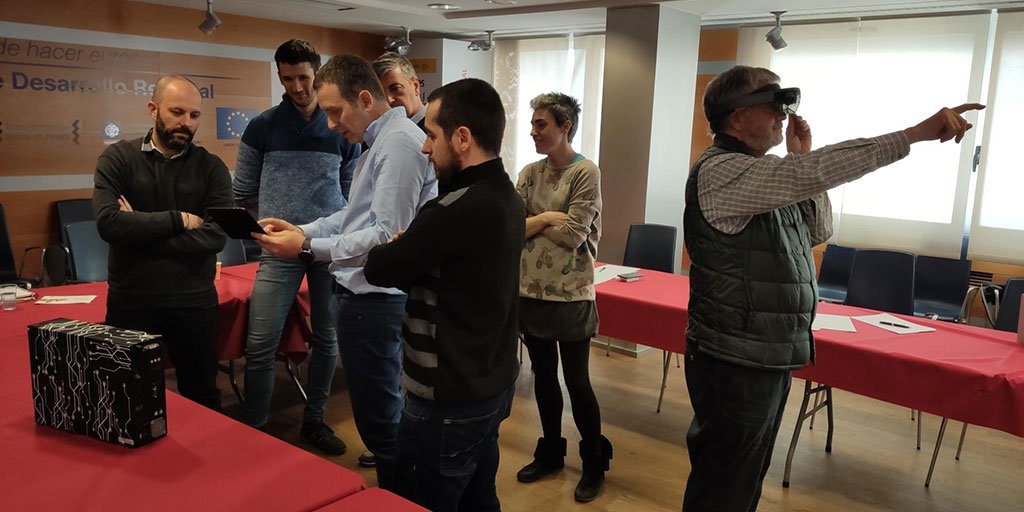 iARsoft's tweet photo. Conociendo las aplicaciones prácticas de la realidad aumentada en la #industria Descubriendo la #RealidadAumentada en el Showroom de #OTD de Navarra @coiinavarra #iAR #iARsoft #AugmentedReality #AR #RA #industria40 https://t.co/Xc0G1wvKbO