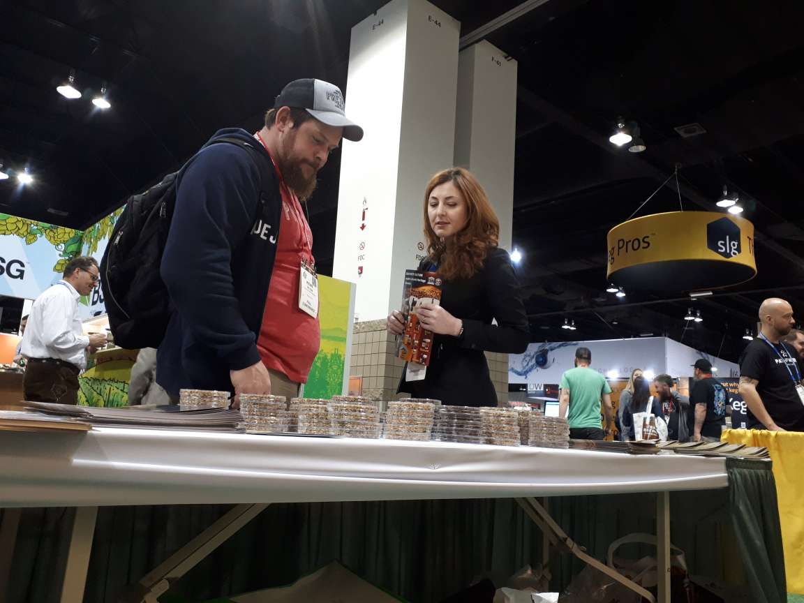 Castle_Malting's tweet photo. Cheers from Denver, CO! 🇺🇸
Some pictures from the Craft Brewers Conference 2019. Four days of brewing education and idea sharing to improve the quality and growth of the craft brewing industry

#belgianmalt #craftbrewersconference #cbc2019 #denver #cbcdenver https://t.co/dpQF9GZLdS
