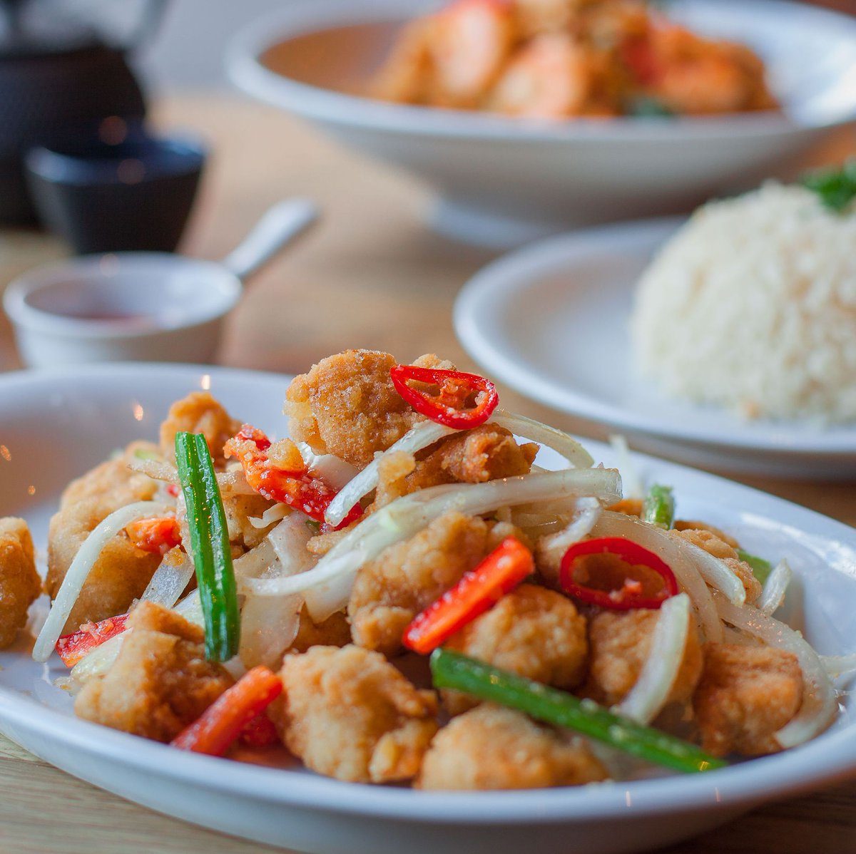 Your Friday lunch is waiting... 
Aromatic salt and chilli chicken is impossible to say to no. With a perfect balance of all those umami flavours, we love steamed rice or chow mein on the side. 
🥢 Coming down to join us?
