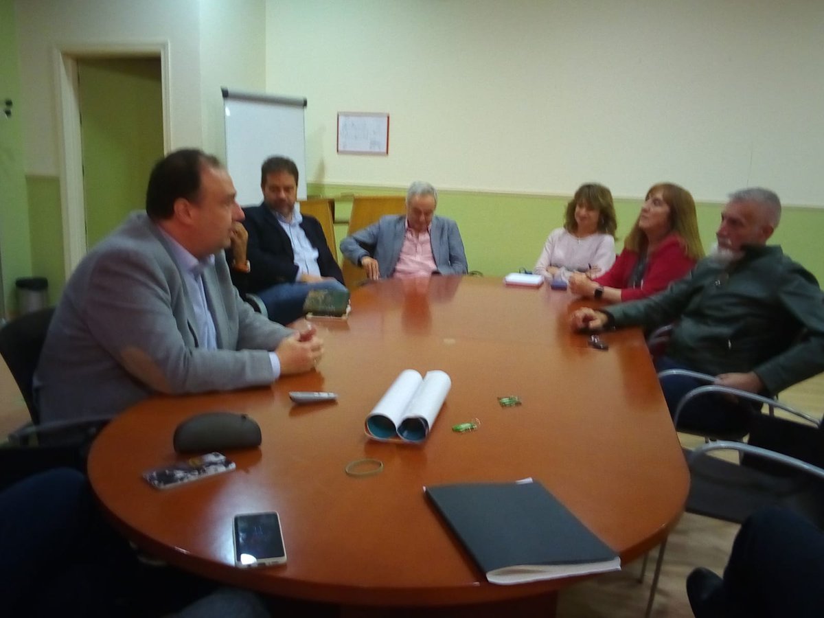 AulaMagna's tweet photo. #Endirecto @CasimiroMantell, candidato a #RectorUCA, reunido con decanos de @univcadiz: "Hay que fomentar reuniones periódicas entre rectorado, equipos de gobierno de facultades y departamentos para establecer criterios de eficiencia compartidos"
#EleccionesUCA #HacemosUCA https://t.co/CTQevnDnOM