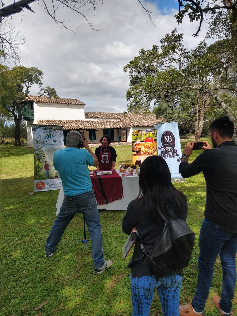 [METAN] Con un marco histórico y en un paisaje magnífico acompañamos a la Coope Apícola Agrícola y Ganadera Flor de Garabato Ltda en la producción de material audiovisual 🎥 @I_SdemiSalta <a href="/MdeProduccion/">Ministerio de Producción y Minería</a> <a href="/INAESarg/">INAES ARGENTINA</a>