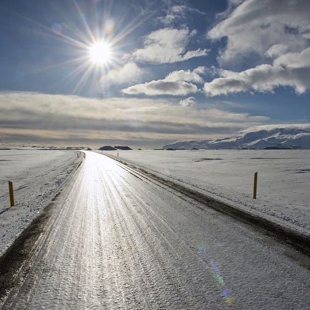 DCESeniorHigh's tweet image. Due to icy conditions, the Senior High will not start until 9:32 this morning. Be safe out there! bit.ly/2P2SZgU