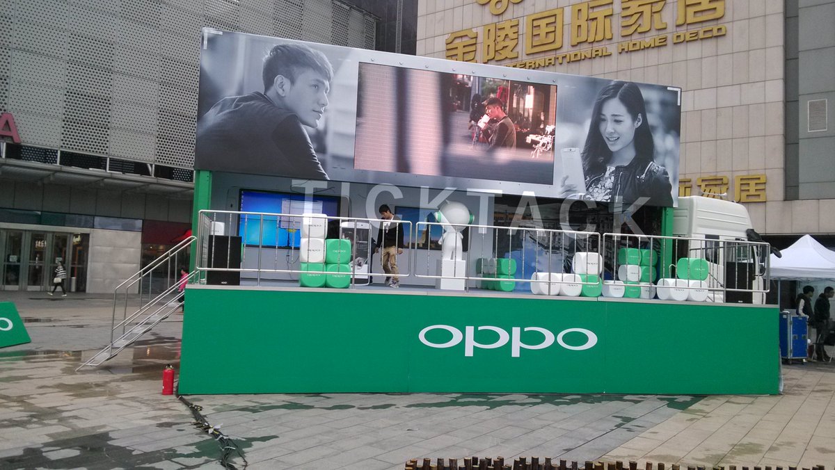 StageVehicles's tweet image. TICKTACK Mobile LED Stage truck for OPPO new phone creative shooting carnival nationwide. #LEDstagetruck #Mobileledscreen #exhibitiontruck #Roadshowtruck