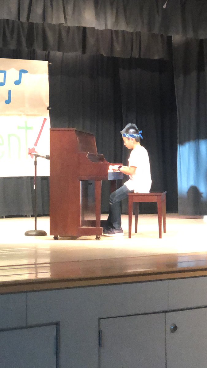 handersoncreate's tweet photo. So proud of our Sharks showing off their talent last night! #rusdPROUD @RocklinUSD https://t.co/NUrQTEq3dm