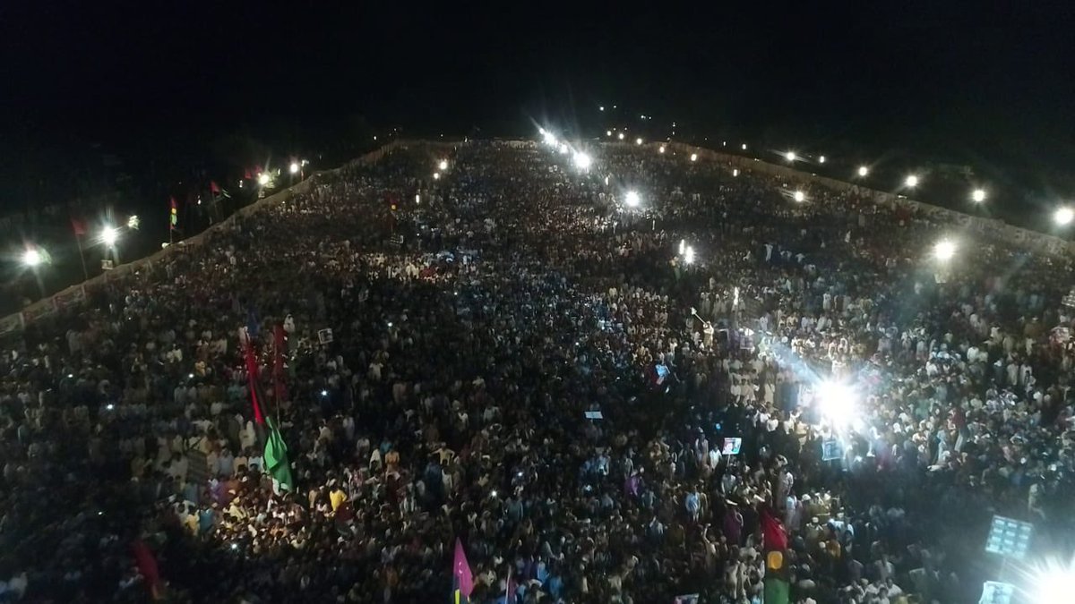 BBhuttoZardari's tweet photo. Thank you #Ghotki! Electric atmosphere at the jalsa gah today. Mammoth crowd at the Sindh-Punjab border. Jiyalas as far as the eye could see. #MehngaPakistan Na Khappay. https://t.co/8LumK4FxWw