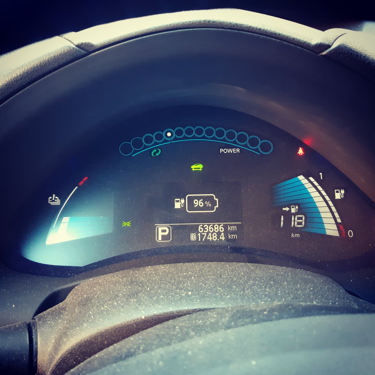 jorpow's tweet photo. Cuatro años y más de 63.000 km después digo adiós a mi primer coche eléctrico, que sigue haciendo sus 120 km por recarga, prácticamente igual que cuando estaba nuevo. Le auguro larga vida en el mercado de segunda mano.
#NoVolveréAlCocheDeCombustión https://t.co/nMDEBc2yIA