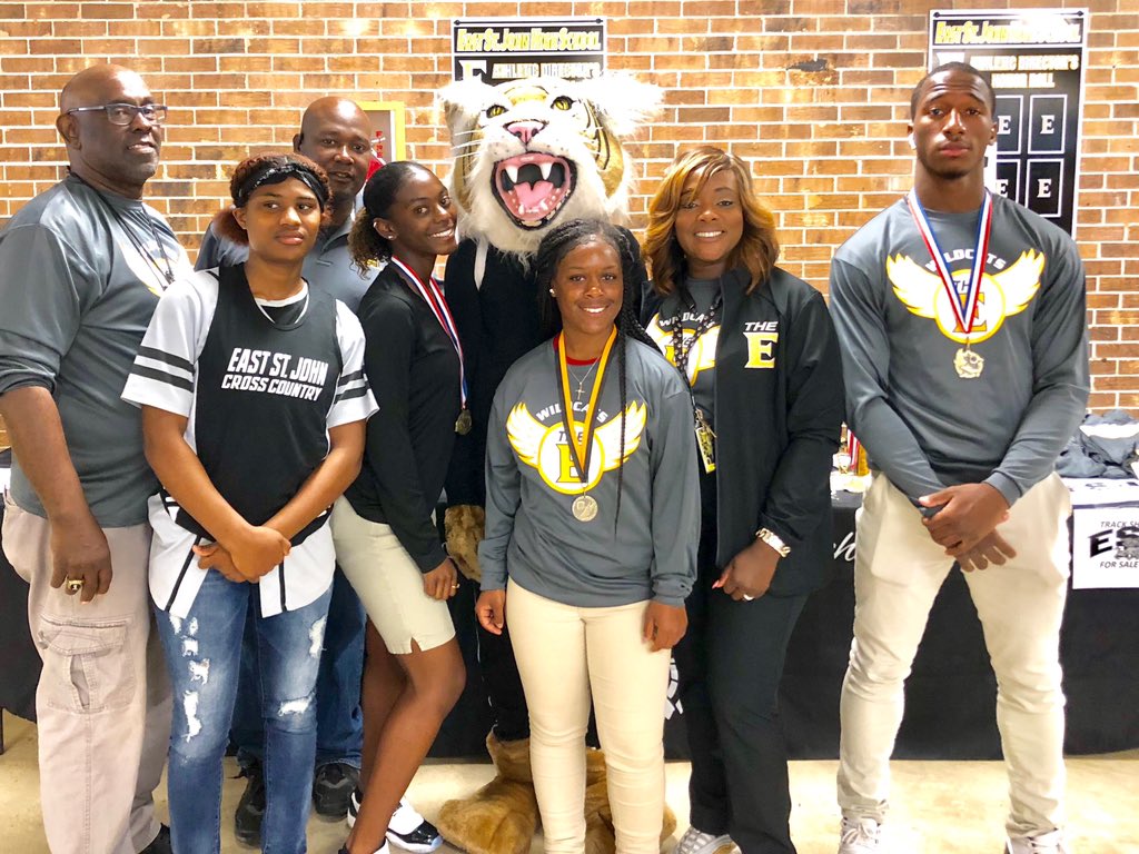 ESJTrackTeam's tweet photo. Some of ESJH track team members and coaches for “Meet the Wildcats” at the E! https://t.co/0wUcGDPv81