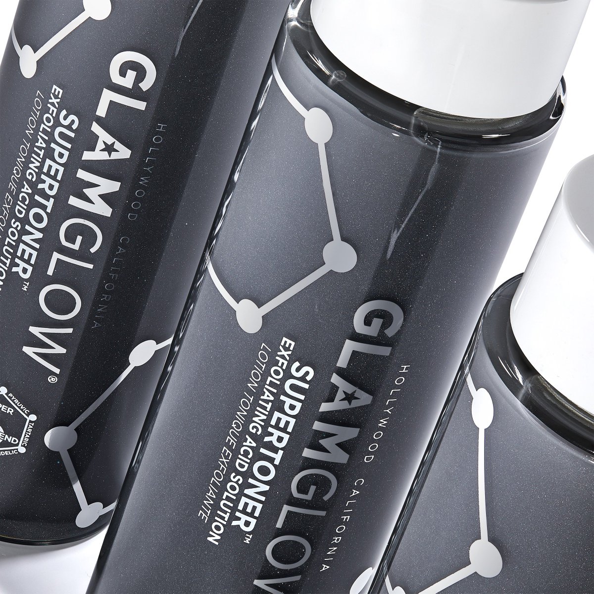 glamglow's tweet photo. Our favorite way to start the day. #SUPERTONER Exfoliating Acid Solution unclogs pores and sweeps away dead skin cells for #SuperClearSkin. Just shake to activate, then add a few drops onto a cotton round, swipe and glow. ✨
Available now: https://t.co/101AdUmad3
#GLAMGLOW https://t.co/ULU3eyvShl