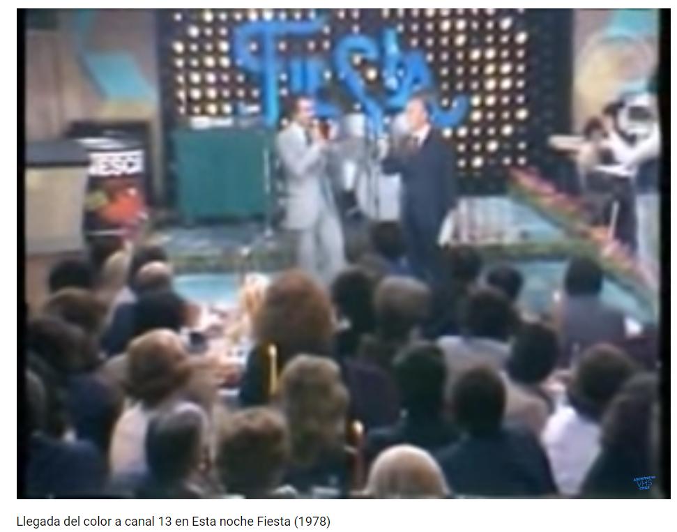Los amigos de @GOLPEDIRECTO nos recuerdan que #undíacomohoy (1978), se autoriza la transmisión en colores de la Televisión Chilena. Aquí está el momento exacto (video) en que esto ocurre, con César Antonio Santis en la pantalla: youtube.com/watch?v=wPICh_…