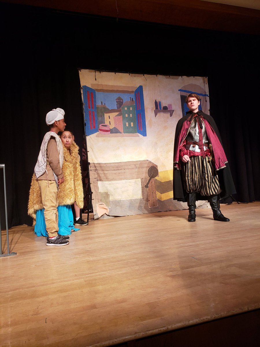 MsMimura's tweet photo. Getting the morning started for #famedievalday @FirstAveMS @FirstAvePTSA with @MusicCenterLA Will & Co's Don Quixote old theatre play! @ArcadiaUnified https://t.co/EJAiHcA49x