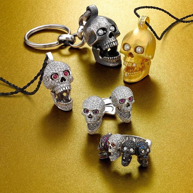 hanoversaffron's tweet photo. From the archives - jaw dropping, eye popping skulls. Photo shoot for the Winsor Bishop catalogue featuring our favourite cufflink makers @deakin_francis 
#shotbyhanoversaffron #jewelleryphotography #jewelleryphotographyoftheday #ilovejewellery #creative… https://t.co/Mme5NGUFXM https://t.co/nxPFPoQbjI