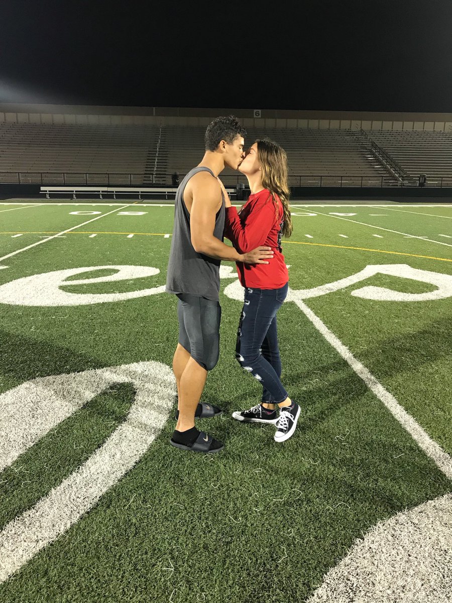 _xbrianna28's tweet photo. Hi!!  next week please write down michael &amp; bri for prom court when you buy prom tickets🥰 It would mean so much to us☺️ https://t.co/ZBRaoSoRXd